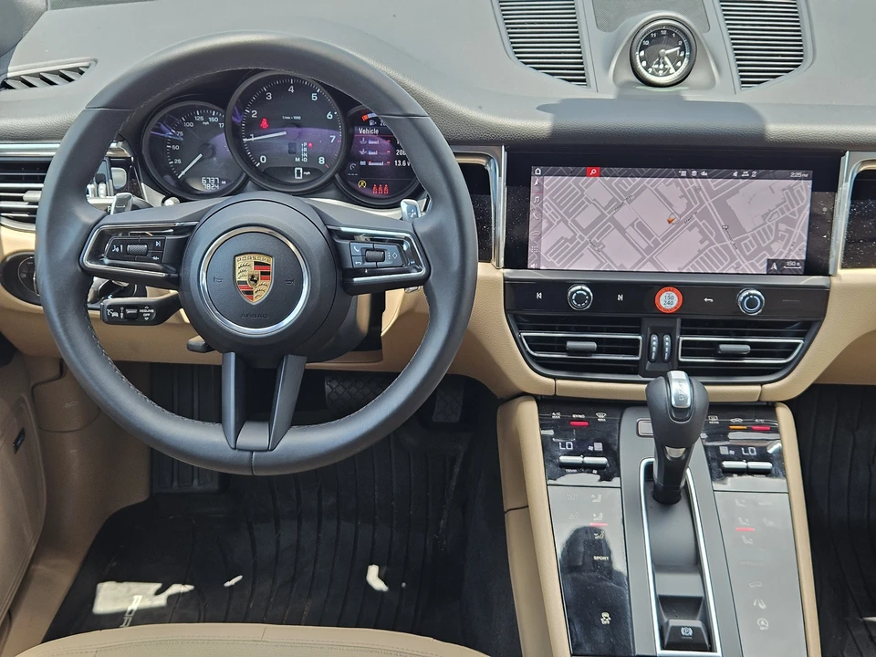 2026 Porsche Macan - Image 25 of 30