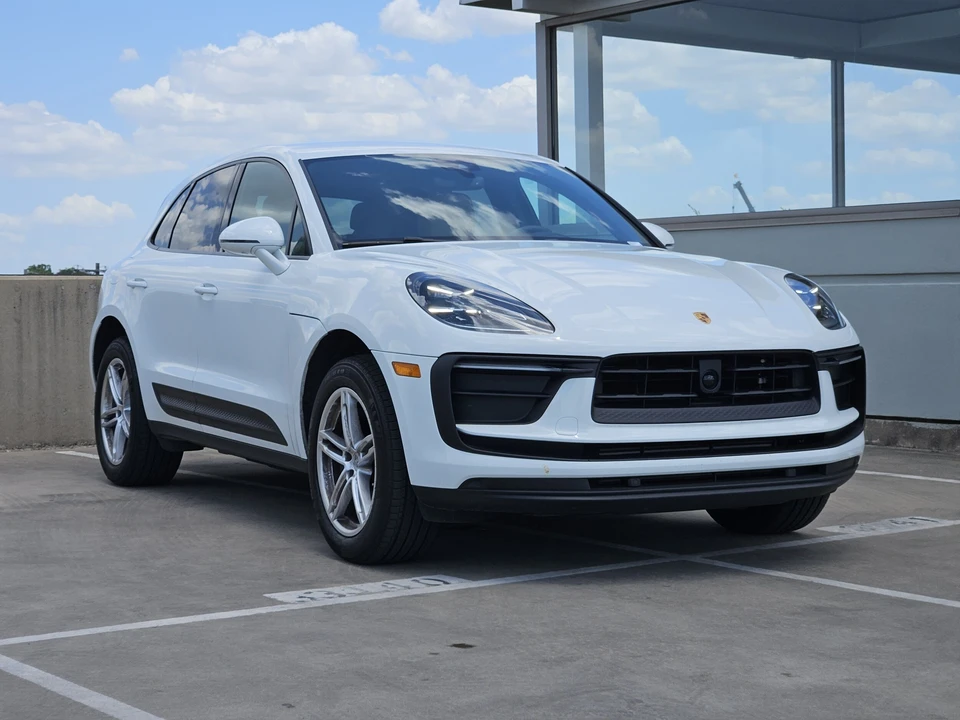 2026 Porsche Macan - Image 9 of 30