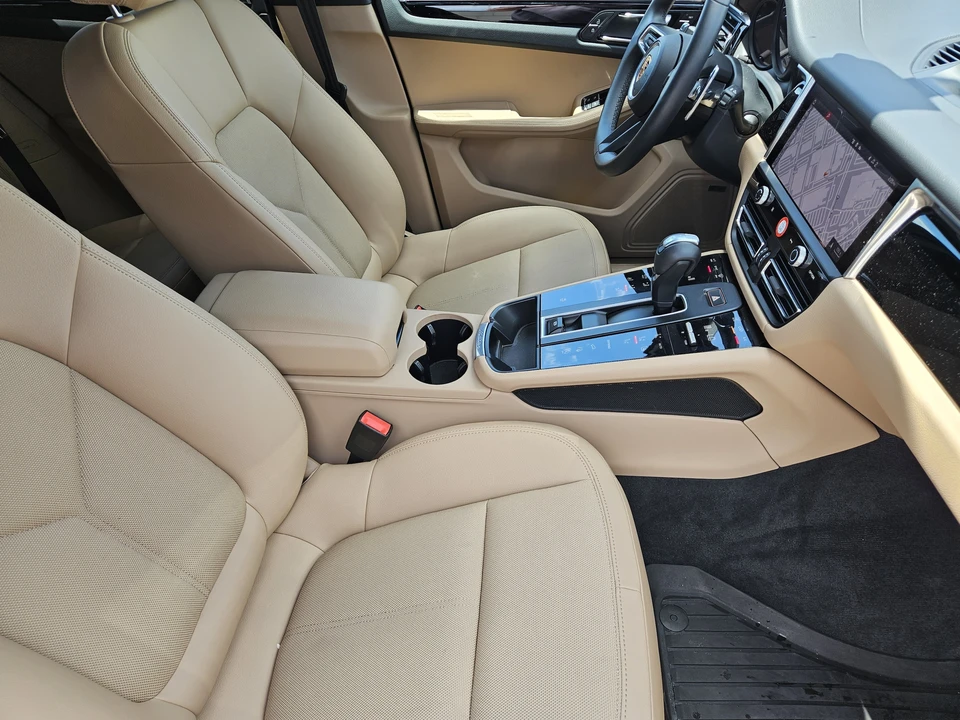 2026 Porsche Macan - Image 14 of 30