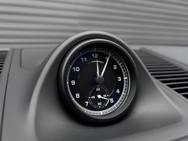2026 Porsche Macan - Image 18 of 28