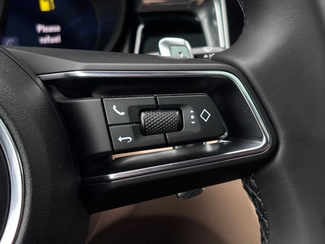 2026 Porsche Macan - Image 17 of 28