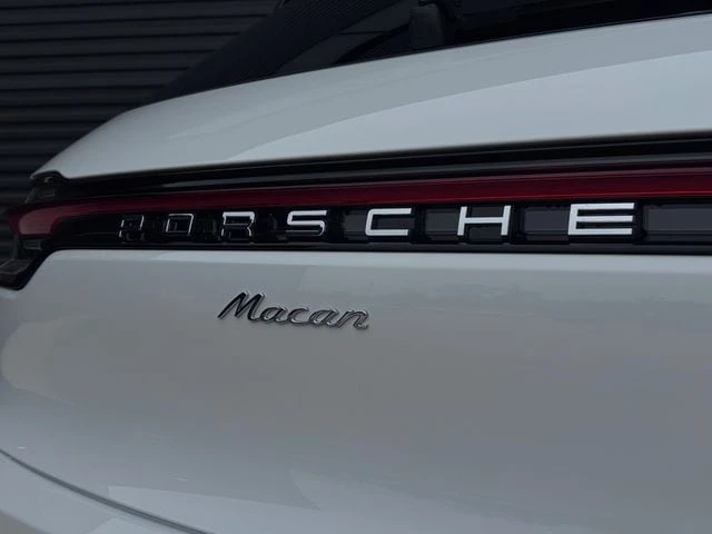 2026 Porsche Macan - Image 27 of 28