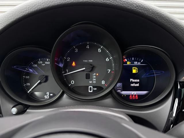 2026 Porsche Macan - Image 15 of 28