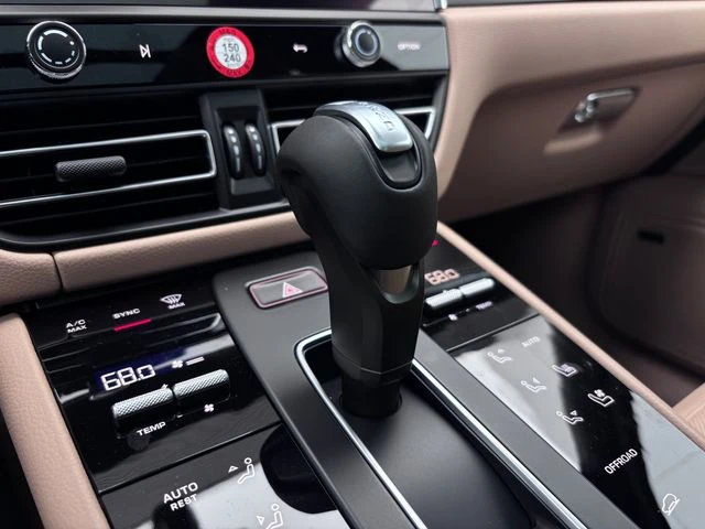 2026 Porsche Macan - Image 21 of 28
