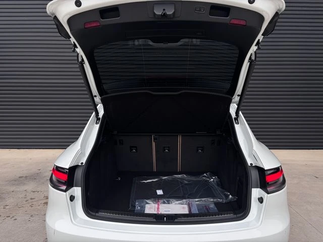 2026 Porsche Macan - Image 26 of 28