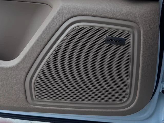 2026 Porsche Macan - Image 23 of 28