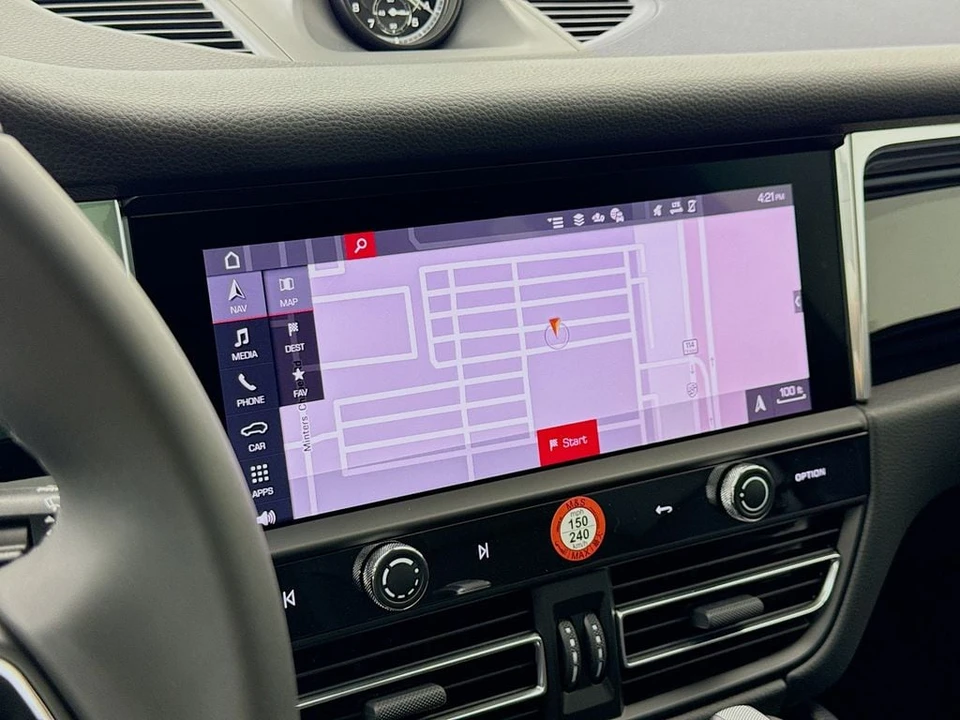 2026 Porsche Macan - Image 19 of 31