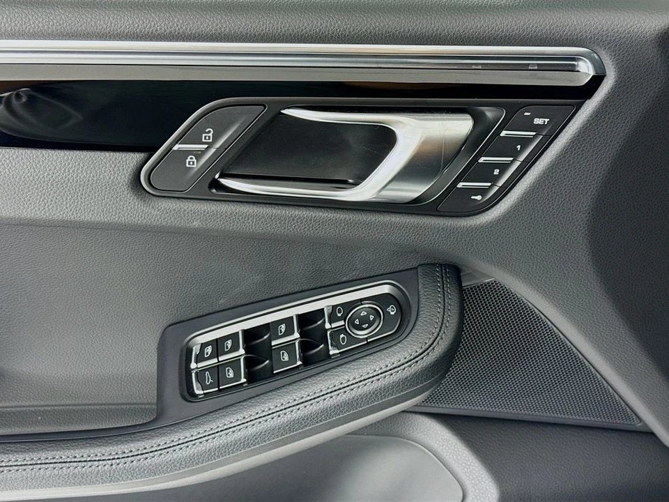 2026 Porsche Macan - Image 11 of 31