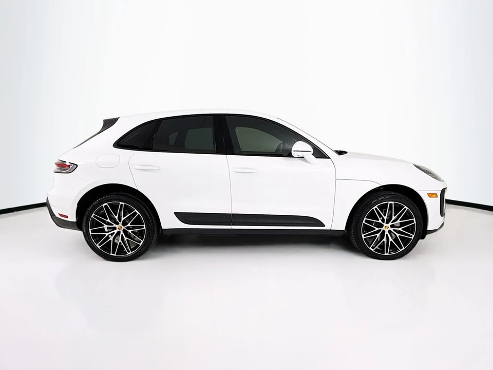 2026 Porsche Macan - Image 8 of 31