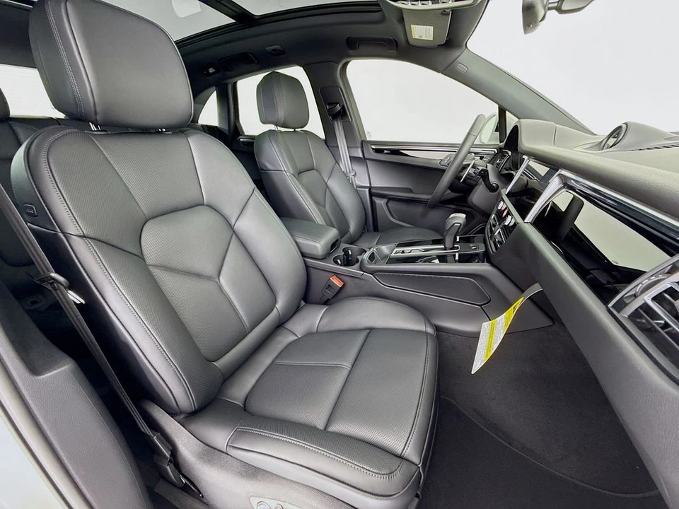 2026 Porsche Macan - Image 31 of 31