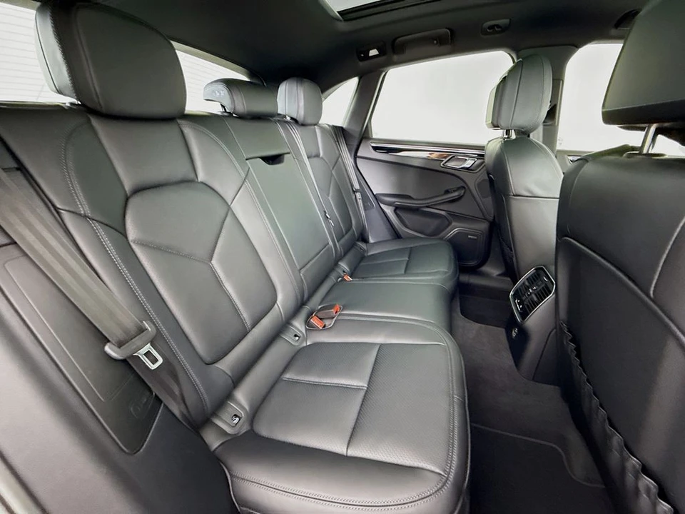 2026 Porsche Macan - Image 30 of 31