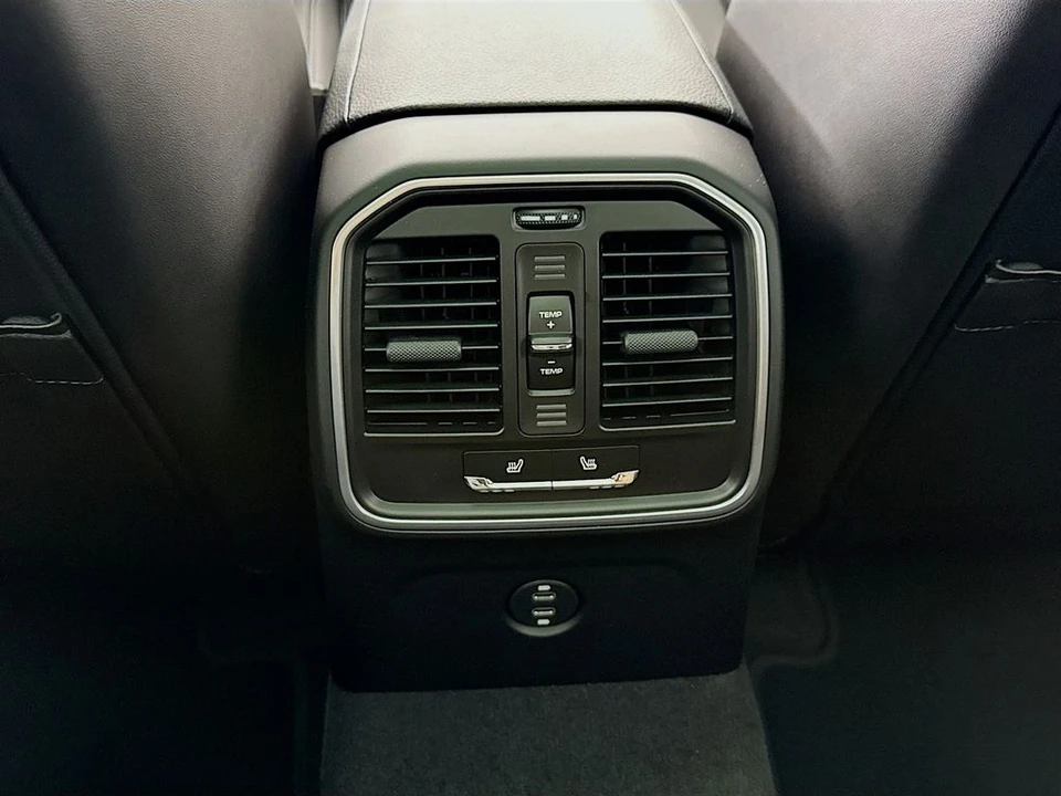 2026 Porsche Macan - Image 28 of 31