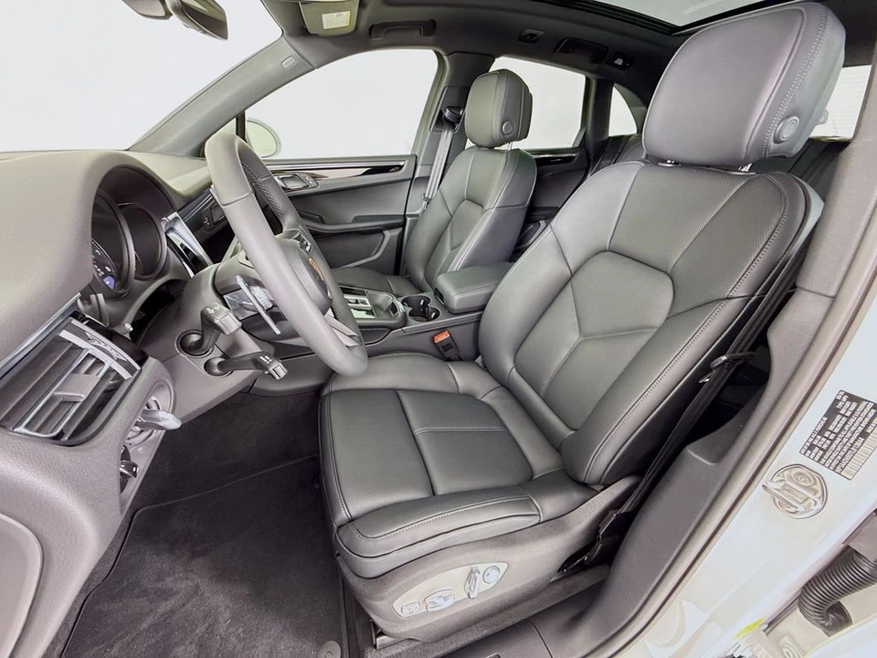 2026 Porsche Macan - Image 5 of 31
