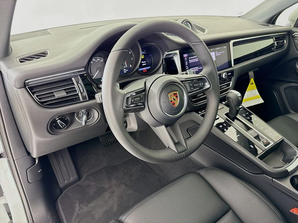 2026 Porsche Macan - Image 4 of 31