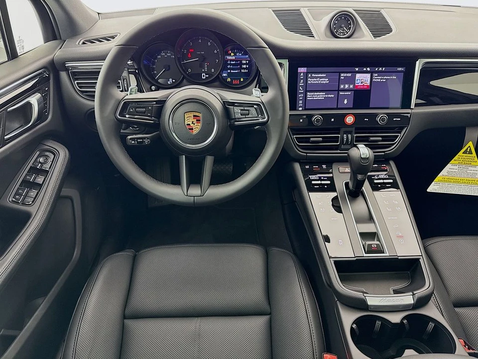 2026 Porsche Macan - Image 25 of 31
