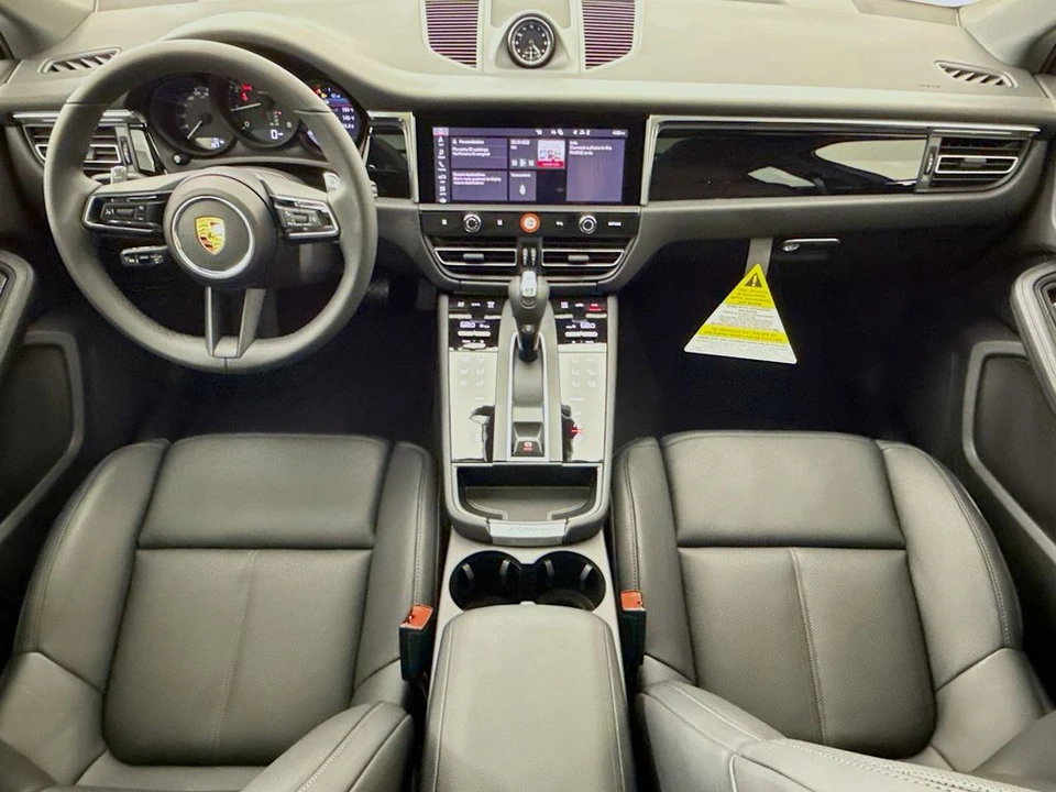 2026 Porsche Macan - Image 27 of 31