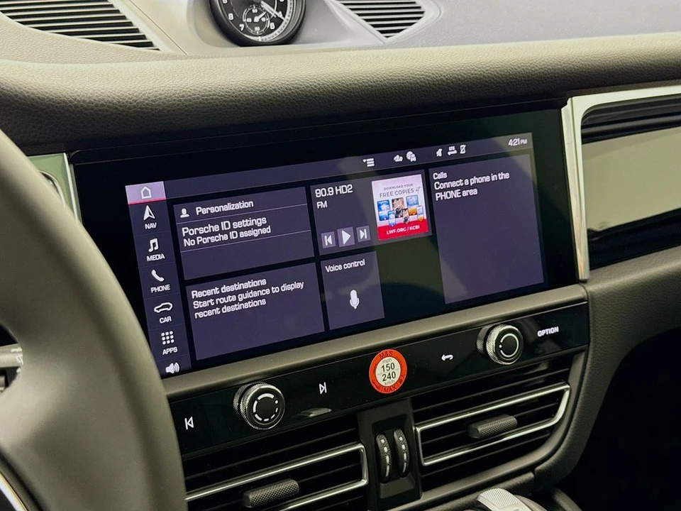 2026 Porsche Macan - Image 18 of 31