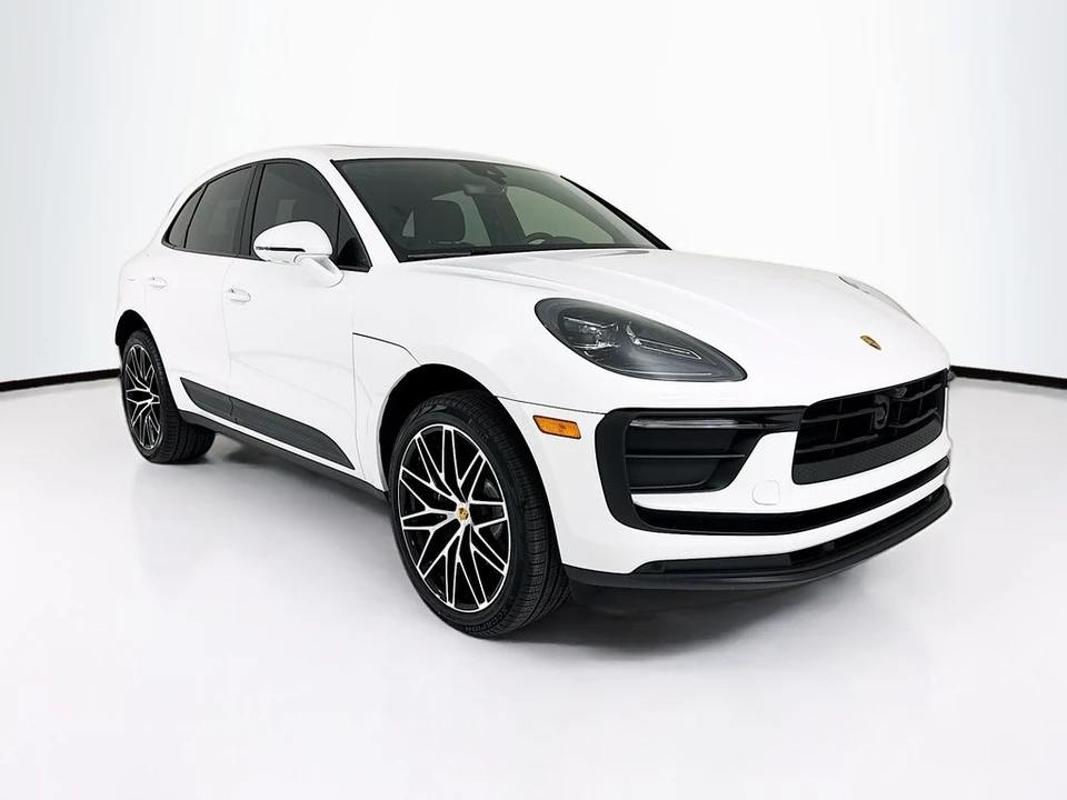 2026 Porsche Macan - Image 7 of 31