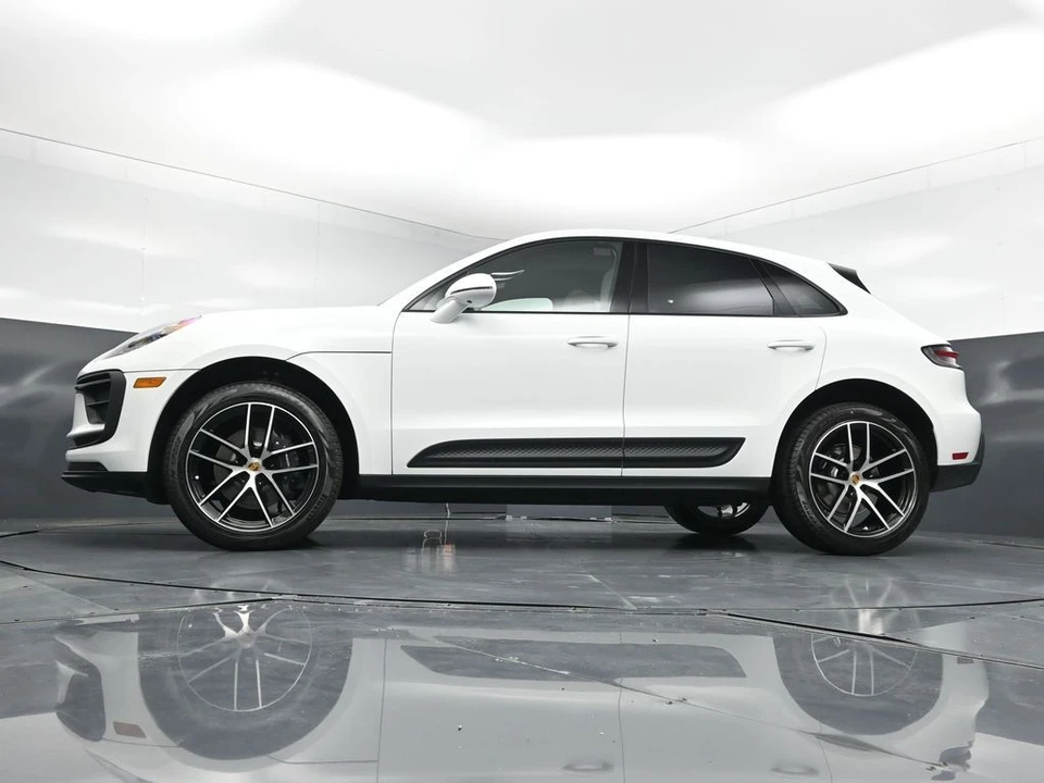 2026 Porsche Macan - Image 22 of 31