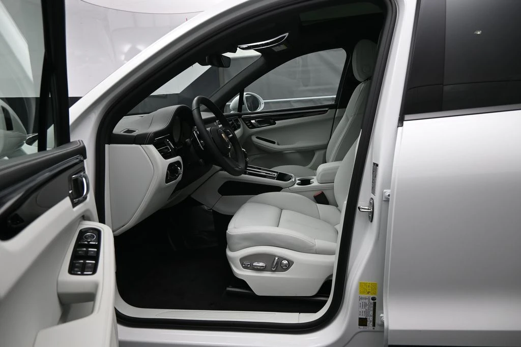 2026 Porsche Macan - Image 4 of 31