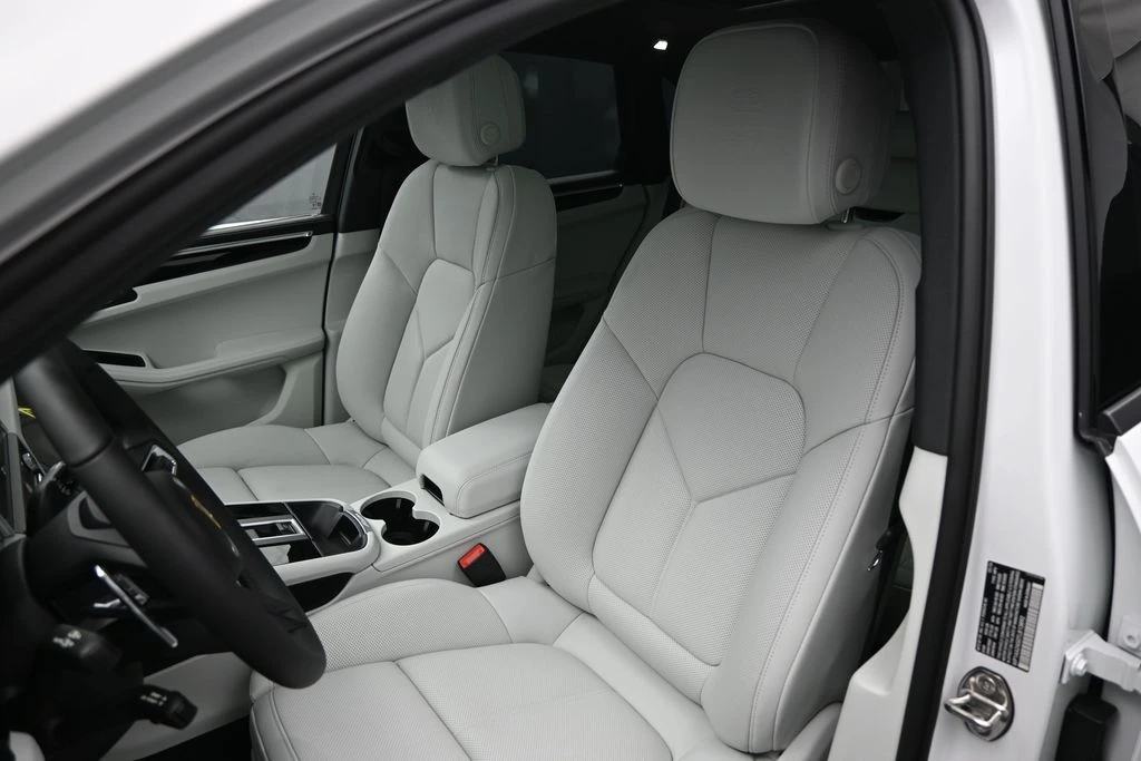 2026 Porsche Macan - Image 6 of 31