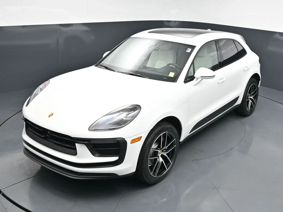2026 Porsche Macan - Image 13 of 31