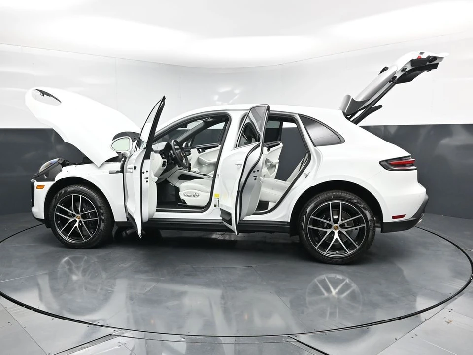 2026 Porsche Macan - Image 31 of 31