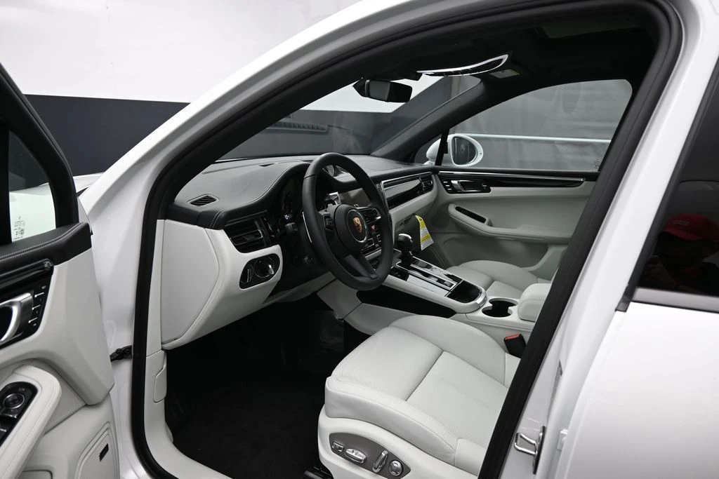 2026 Porsche Macan - Image 5 of 31
