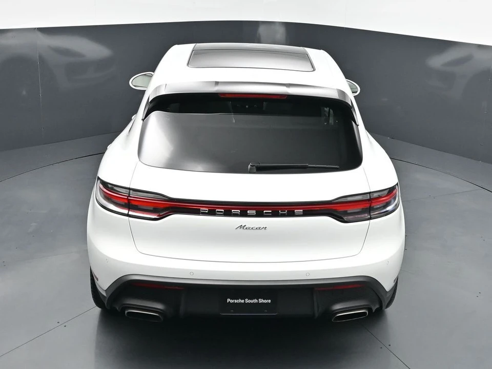 2026 Porsche Macan - Image 16 of 31