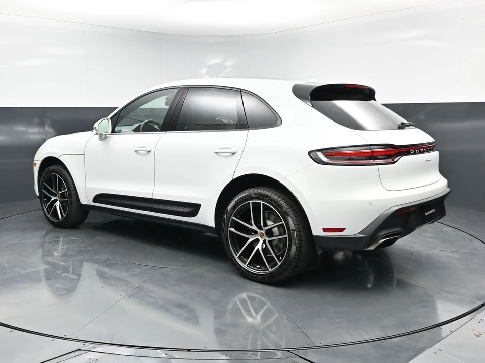 2026 Porsche Macan - Image 3 of 31