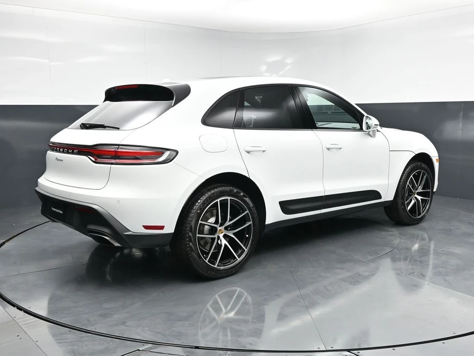 2026 Porsche Macan - Image 9 of 31