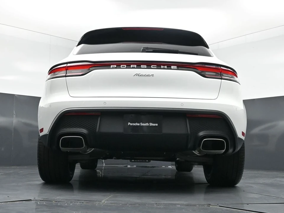 2026 Porsche Macan - Image 24 of 31
