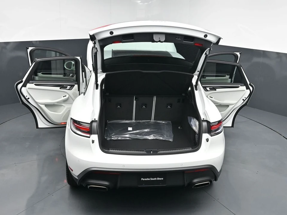 2026 Porsche Macan - Image 30 of 31