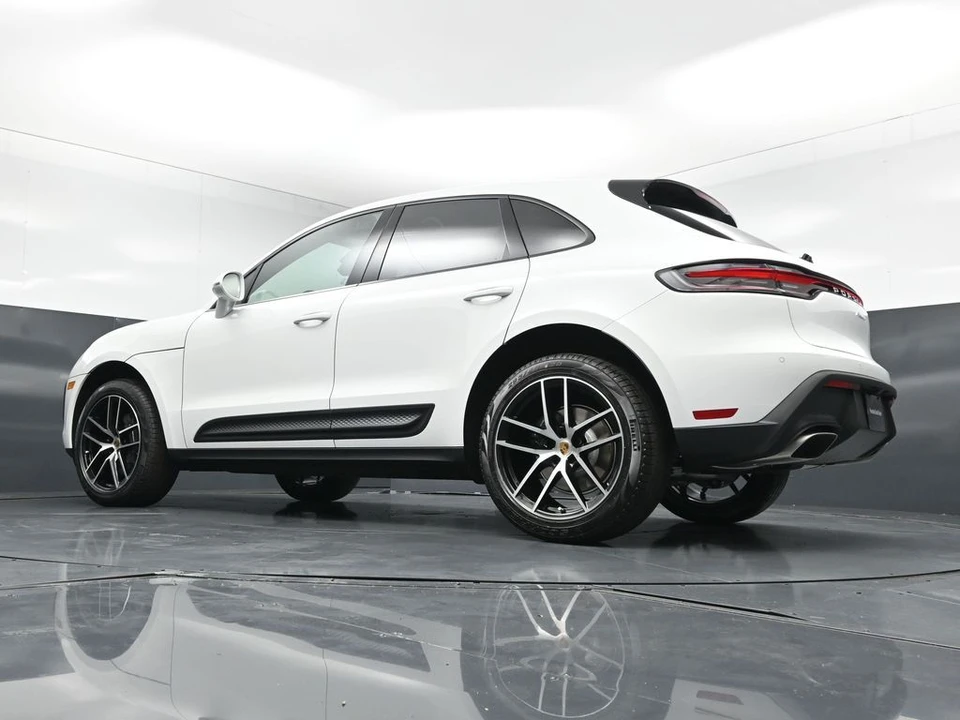 2026 Porsche Macan - Image 23 of 31
