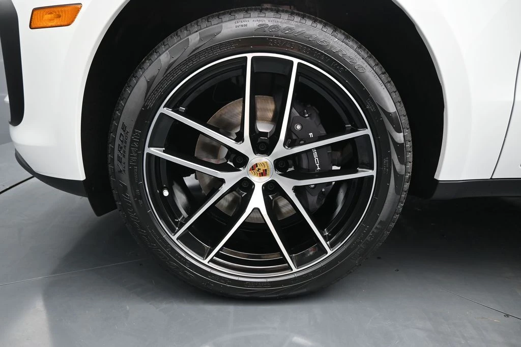 2026 Porsche Macan - Image 7 of 31