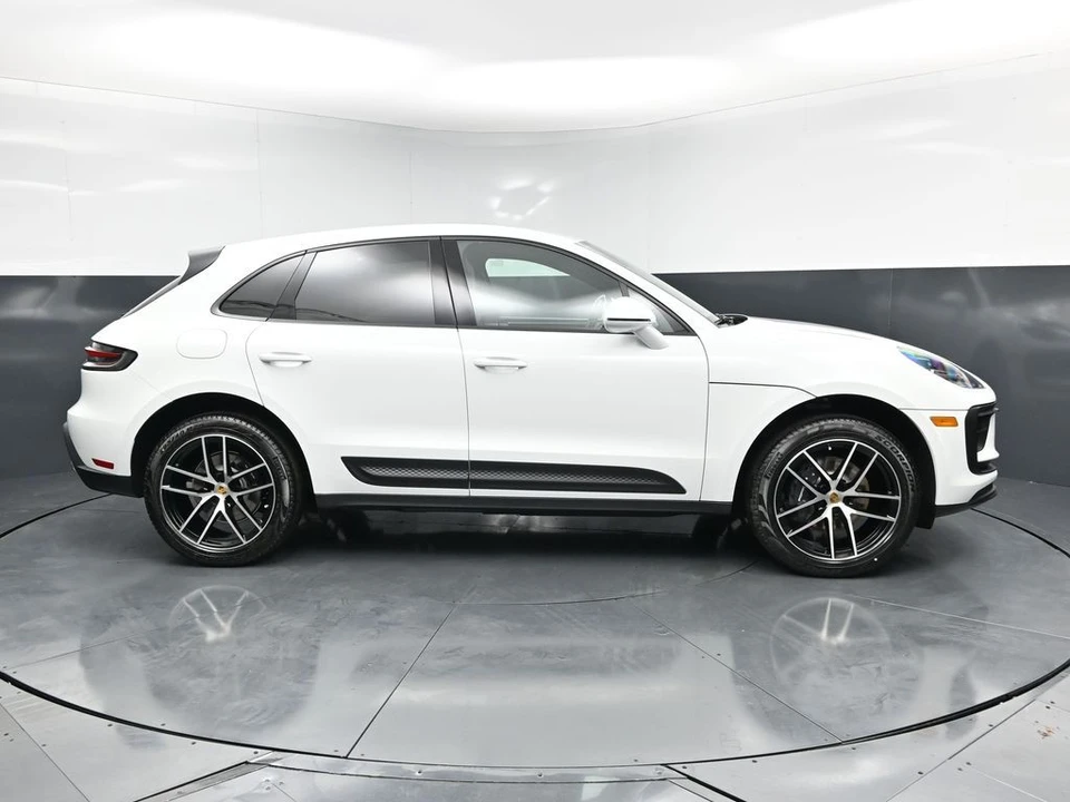 2026 Porsche Macan - Image 10 of 31