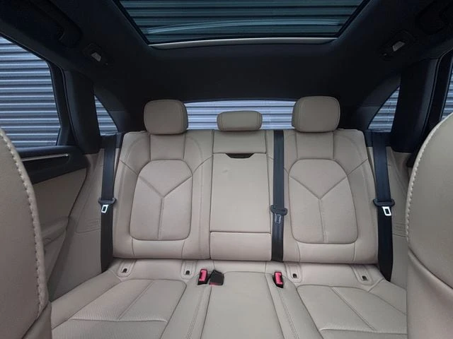 2026 Porsche Macan - Image 24 of 27