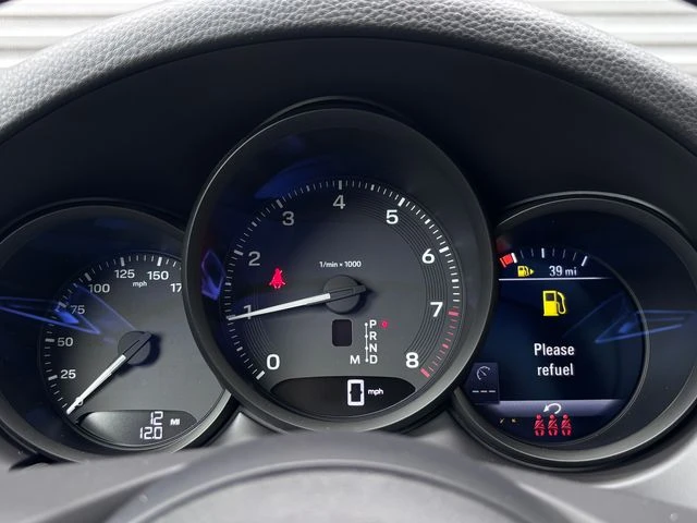 2026 Porsche Macan - Image 15 of 27