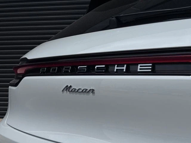 2026 Porsche Macan - Image 26 of 27