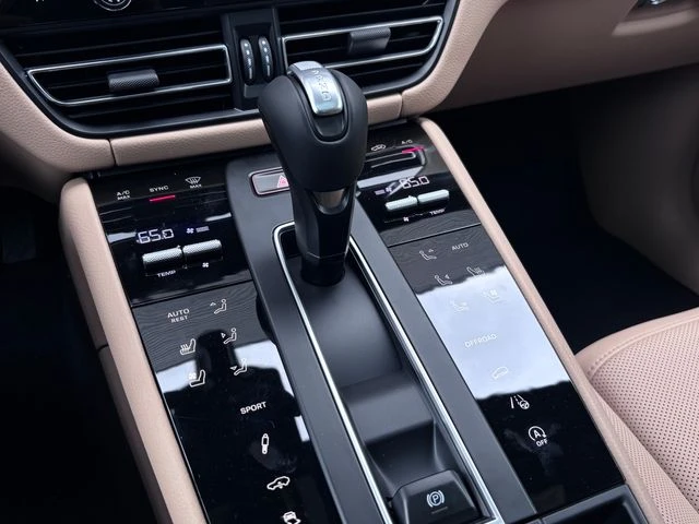 2026 Porsche Macan - Image 21 of 27