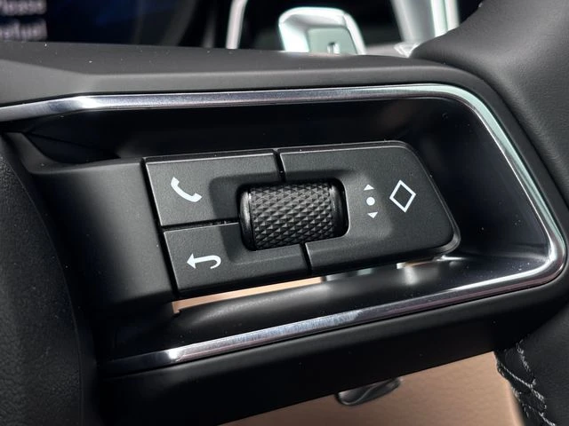 2026 Porsche Macan - Image 17 of 27