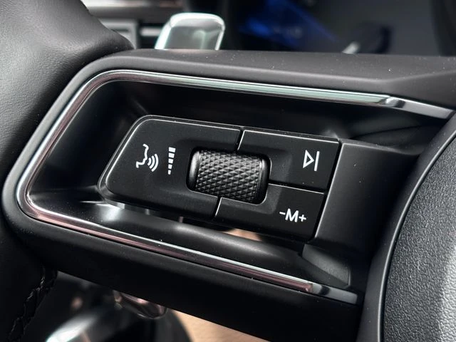 2026 Porsche Macan - Image 16 of 27