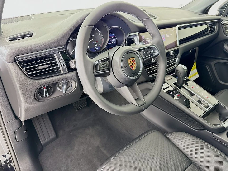 2026 Porsche Macan - Image 4 of 31