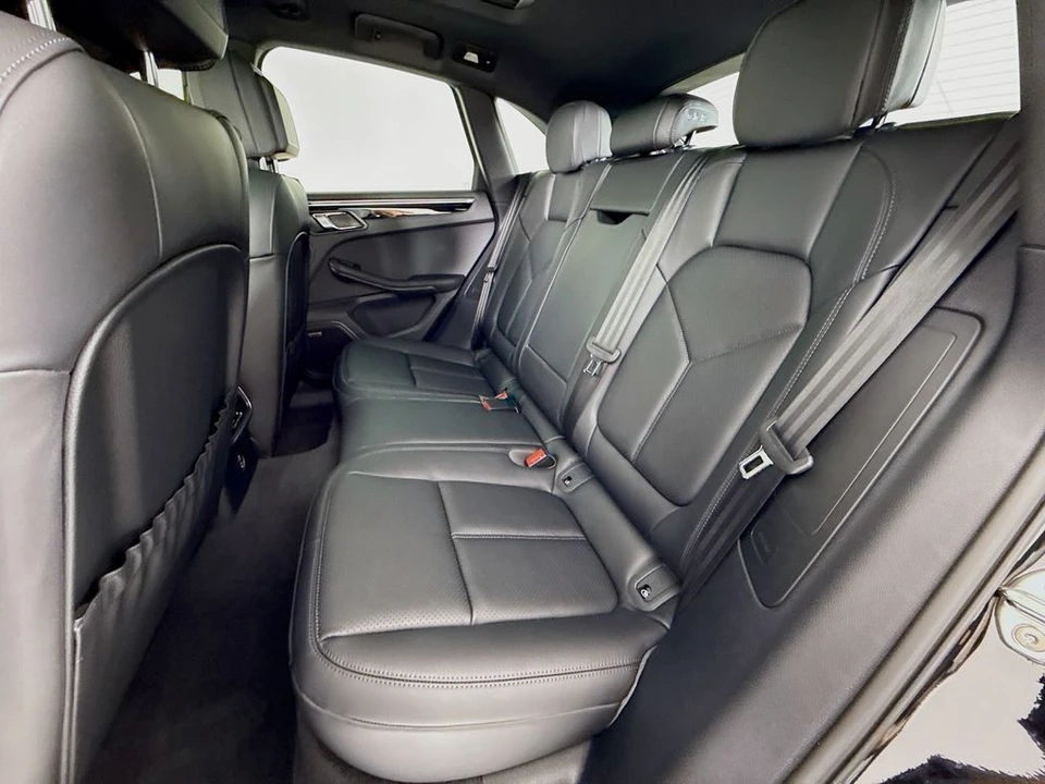 2026 Porsche Macan - Image 24 of 31