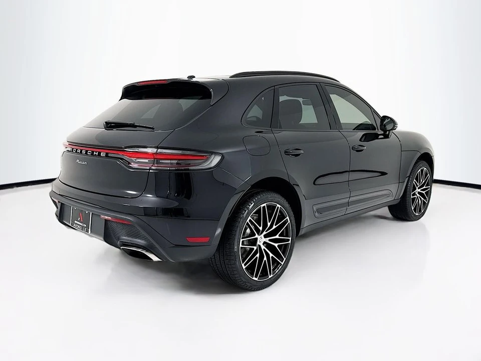 2026 Porsche Macan - Image 9 of 31