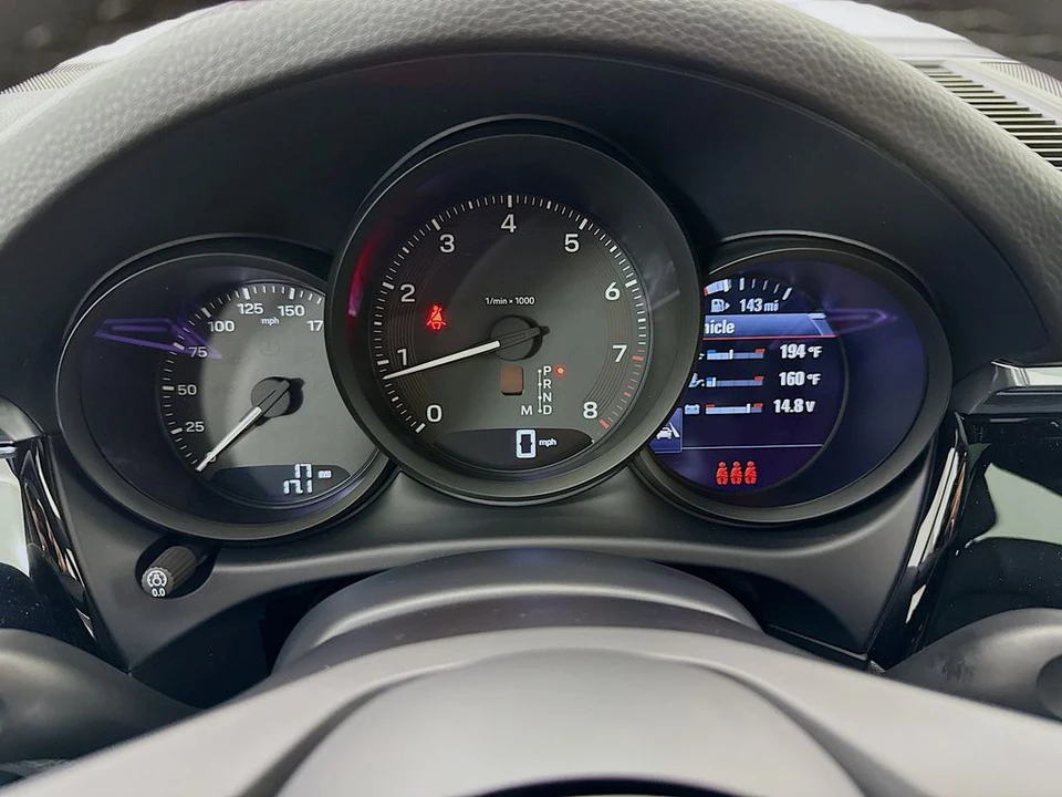 2026 Porsche Macan - Image 16 of 31