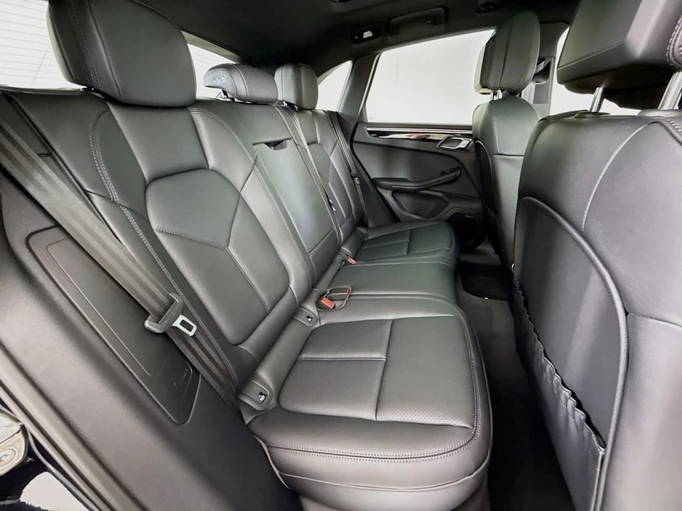 2026 Porsche Macan - Image 29 of 31
