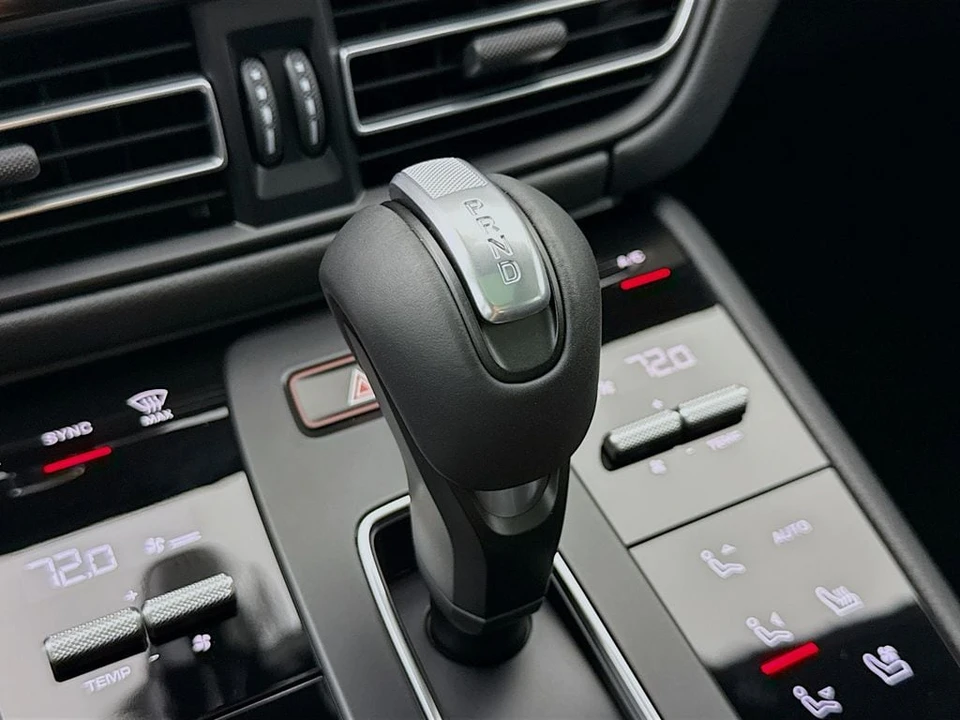2026 Porsche Macan - Image 21 of 31