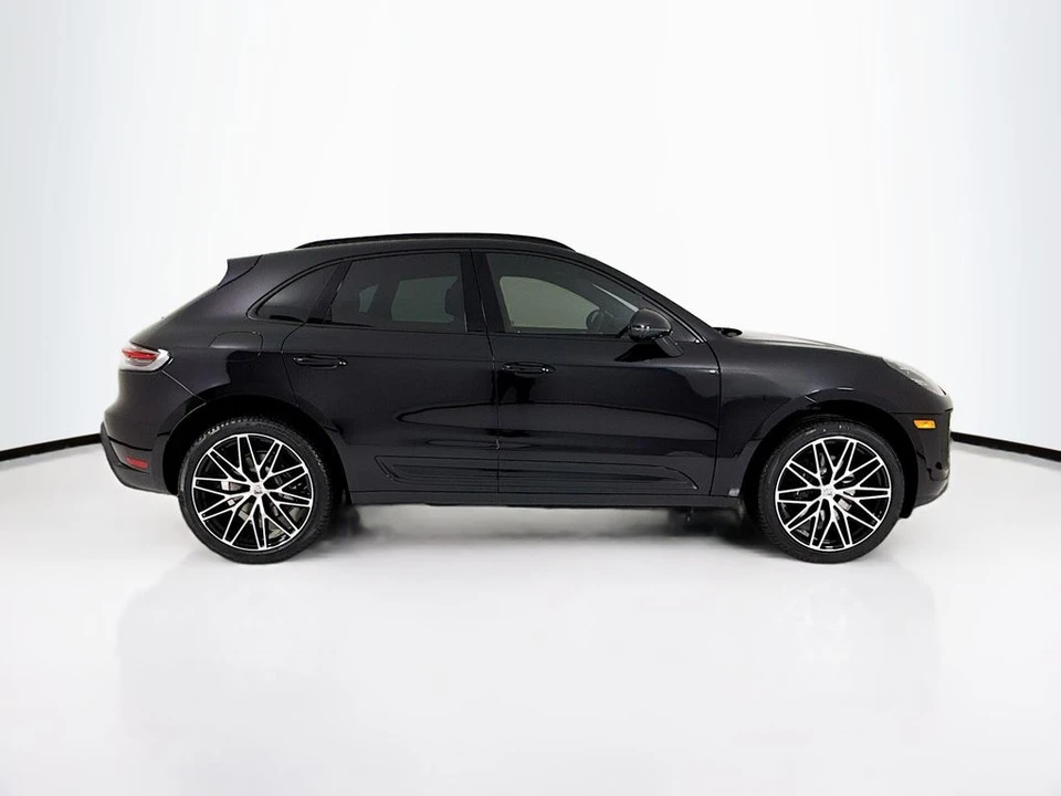 2026 Porsche Macan - Image 8 of 31