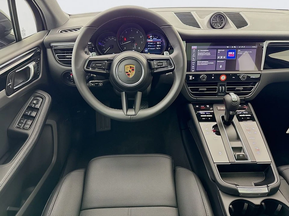 2026 Porsche Macan - Image 25 of 31